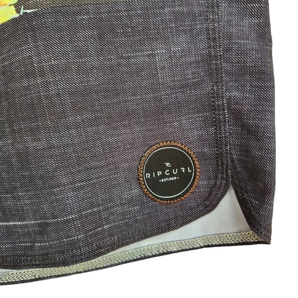 RIP CURL Hawaii Floral Palm Leaf 9” Board Shorts - Picture 6 of 12